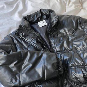ZARA Water Repellent Puffer Cropped Jacket / Black / Small